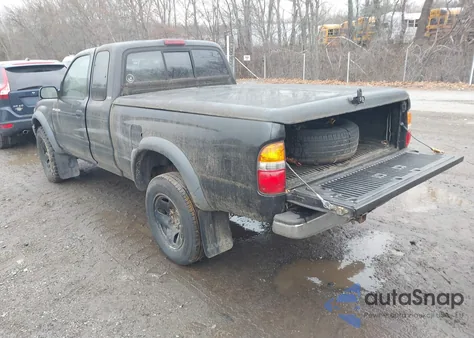 2003 Toyota Tacoma из США, поврежденный, VIN 5TEWM72N03Z221473